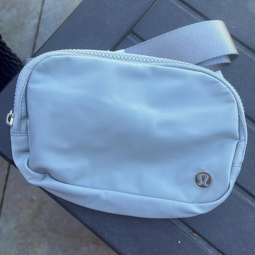 Lululemon Everywhere Belt Bag NWT